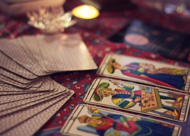 membaca tarot